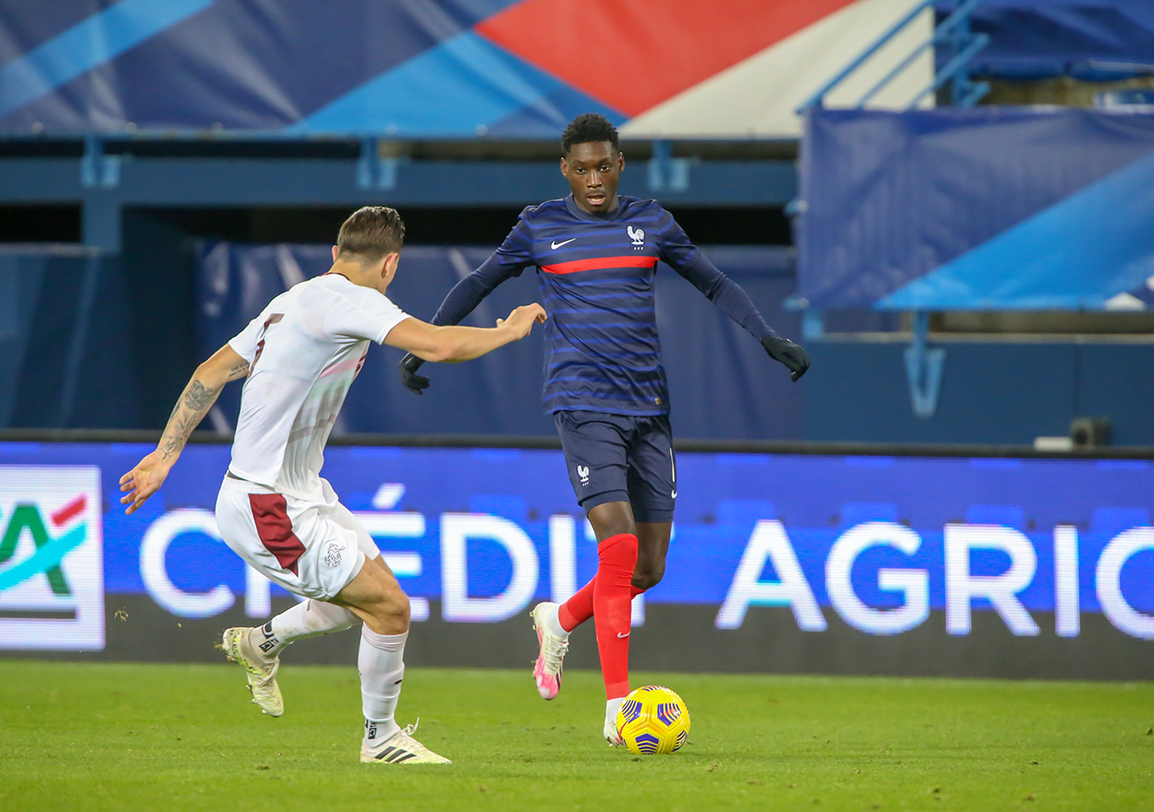 Si Randal Kolo Muani a foulé la pelouse du Stade Michel-d'Ornano, c'est avec le maillot de l'équipe de France espoirs contre la Suisse, en novembre 2020. ©Damien Deslandes