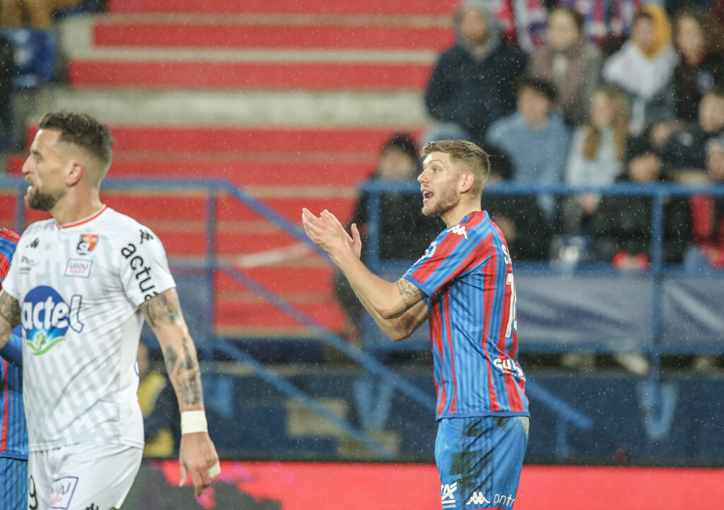 Pour sa première apparition en Ligue 2, le Suédois Anton Salétros a laissé entrevoir une belle activité pendant les 78' qu'il a passé sur le terrain. ©Damien Deslandes