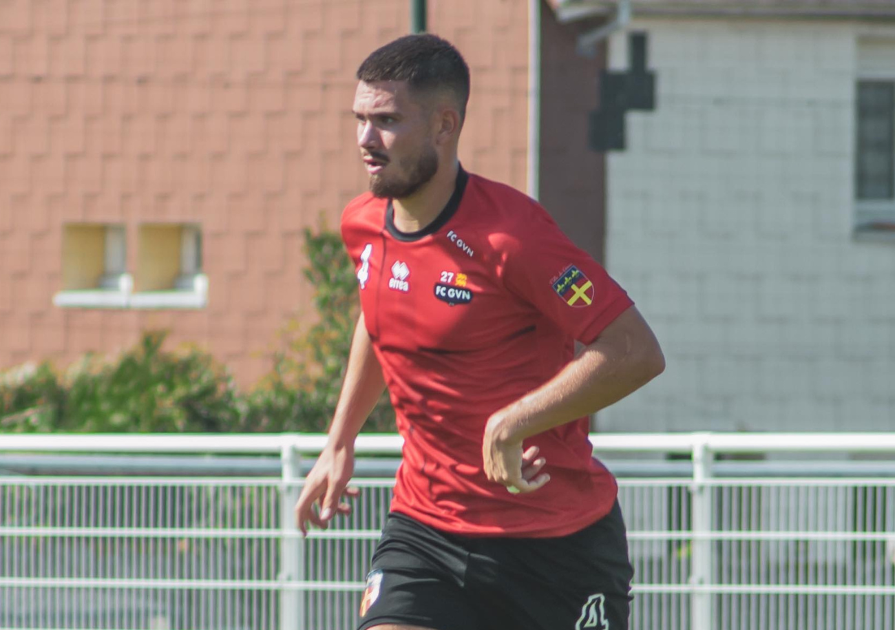 Passé par le FC Rouen, le défenseur Valentin Hauchard a posé ses valises à Gisors l'été dernier après un passage amer du côté de Romilly Pont-Saint-Pierre. ©Lionel « Pyms Prod » Kouachi