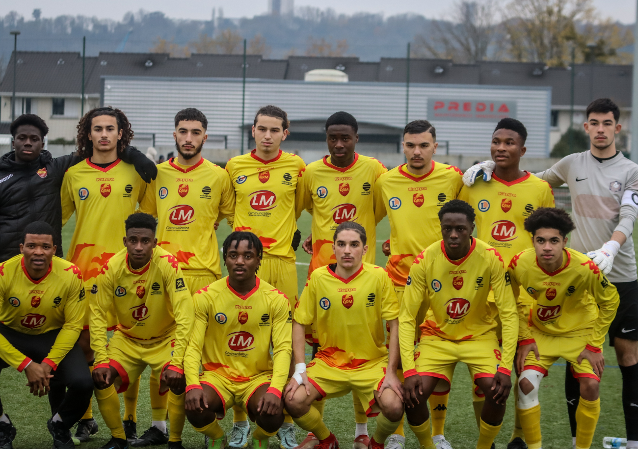 Le leader du championnat de Régional 1 U18 peut prendre une réelle option sur la montée en cas de victoire dans le derby ce week-end. @QRM