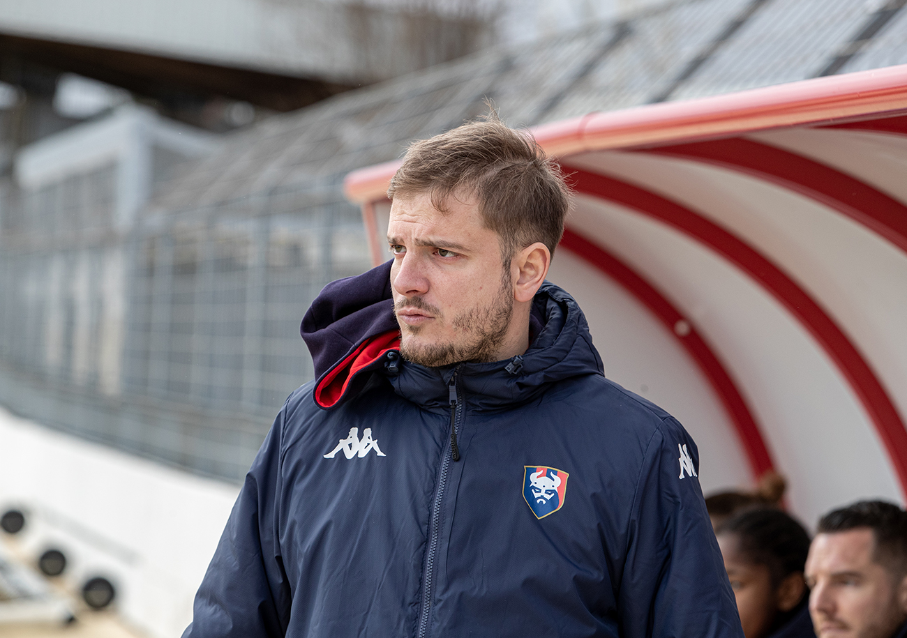 Avant son départ à la fin de la saison, Théodore Genoux essaiera de conduire les filles du Stade Malherbe en D3. ©Damien Deslandes