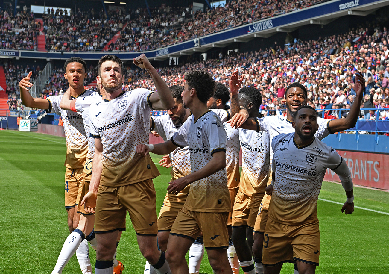 La joie de Gautier Lloris et des Havrais après l'ouverture du score. Le HAC est plus que jamais leader de Ligue 2. La montée lui tend les bras. ©Emmanuel Lelaidier