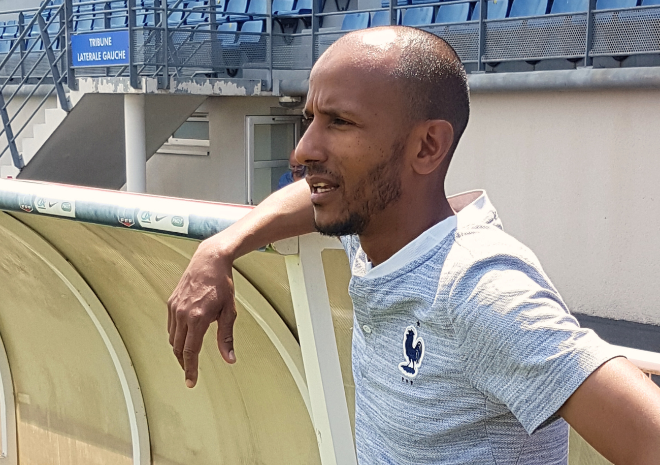 Djilalli Bekkar a succédé à Mathias Restout le mercredi 14 juin dernier sur le banc du FC Saint-Lô Manche. ©FCSL