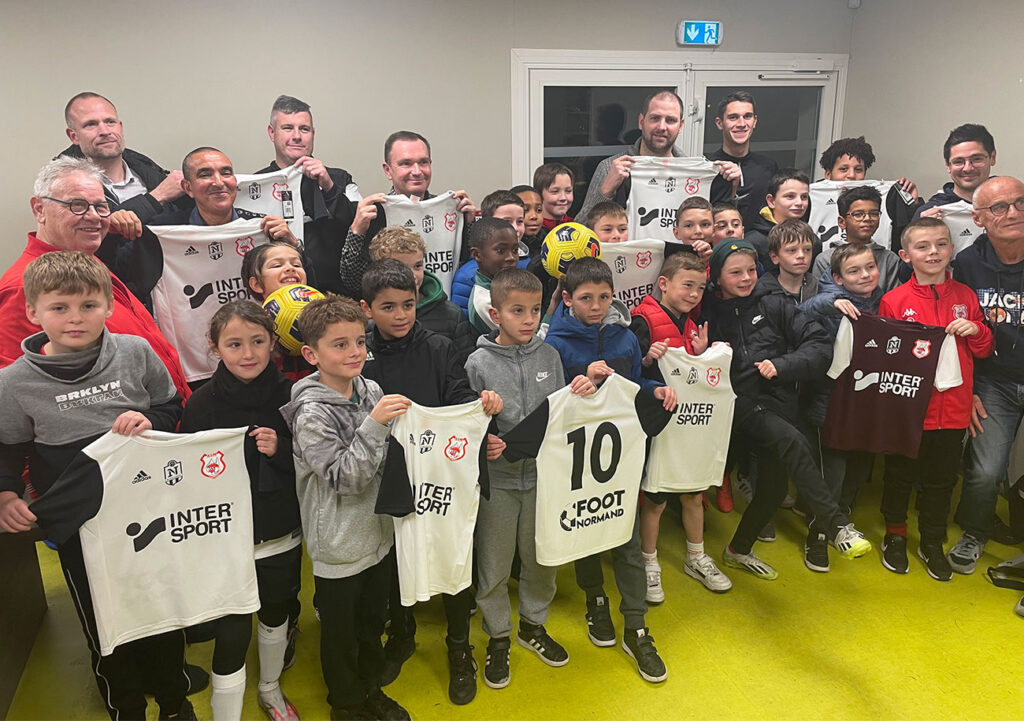 Comme l'AS Montivilliers, remporte un équipement complet (maillots, shorts, chaussettes + ballons) ainsi que 18 places pour un match de L1-L2 d'un club normand.