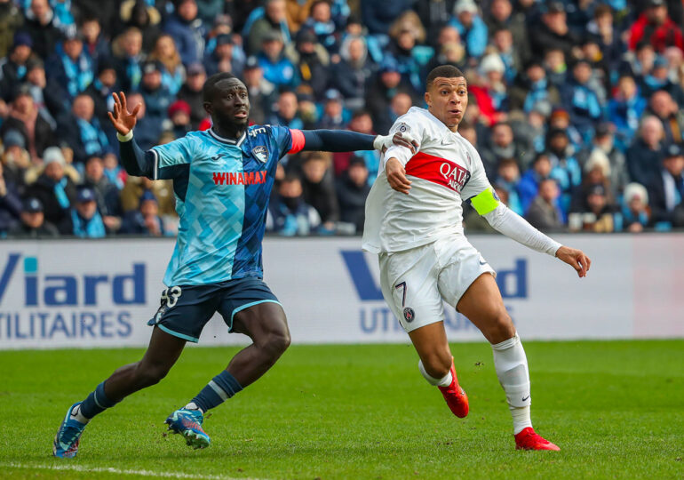 Alors qu'Arouna Sanganté a regardé les yeux dans les yeux Kylian Mbappé, le HAC a payé cher son manque d'efficacité contre un PSG qui n'a pas eu le même problème ce dimanche après-midi. ©Damien Deslandes