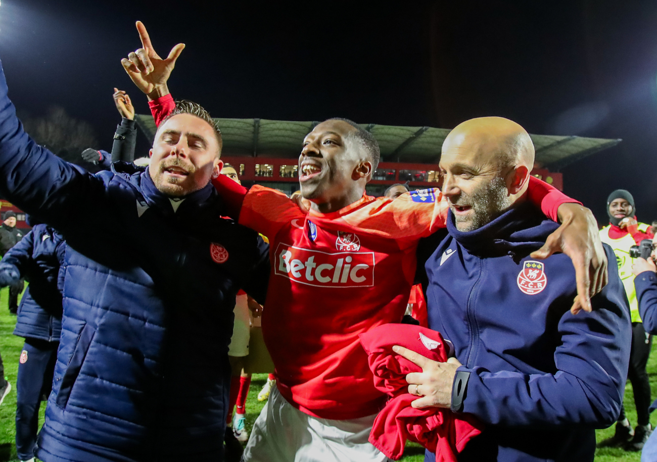 L'entraîneur du FC Rouen Maxime d'Ornano, ici à droite, ne s'inquiète pas outre mesure des départs de Christopher Ibayi et de Farès Ghedjemis. ©Damien Deslandes