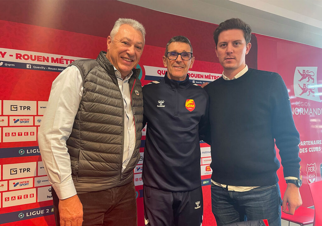 Jean-Louis Garcia, entouré du vice-président Philippe Blot et du directeur général Arnaud Saint-André, a pour objectif de sauver Quevilly-Rouen en Ligue 2.