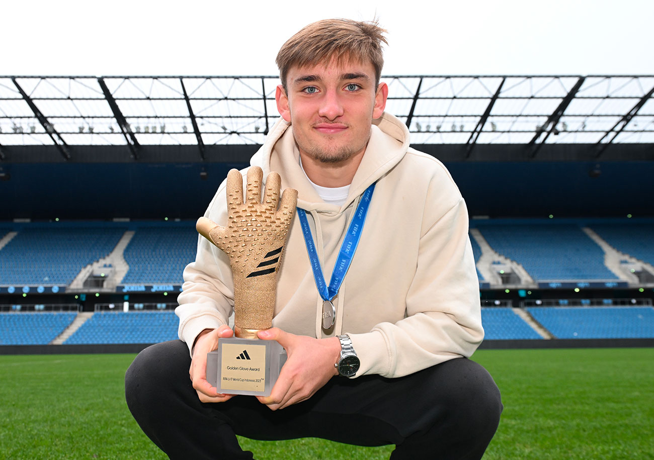 S'il s'est incliné, avec l'équipe de France en finale de la Coupe du Monde U17, Paul Argney a pu (légèrement) se consoler avec le trophée de meilleur gardien du tournoi. ©Emmanuel Lelaidier