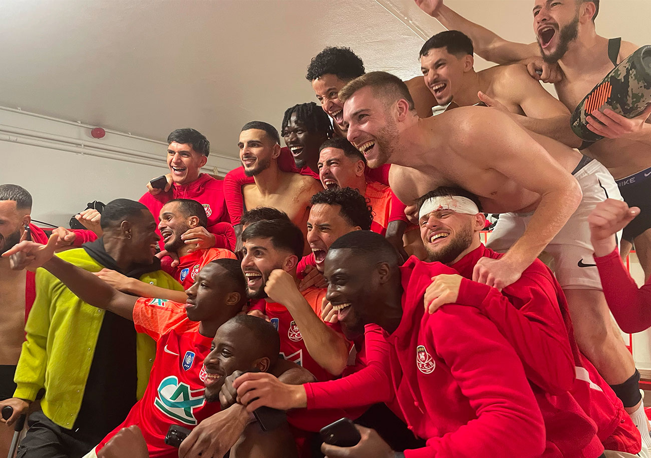 Lamine Sy, Clément Bassin, Zana Allée... Les joueurs du FC Rouen ont laissé exploser leur joie dans le vestiaire de Diochon.