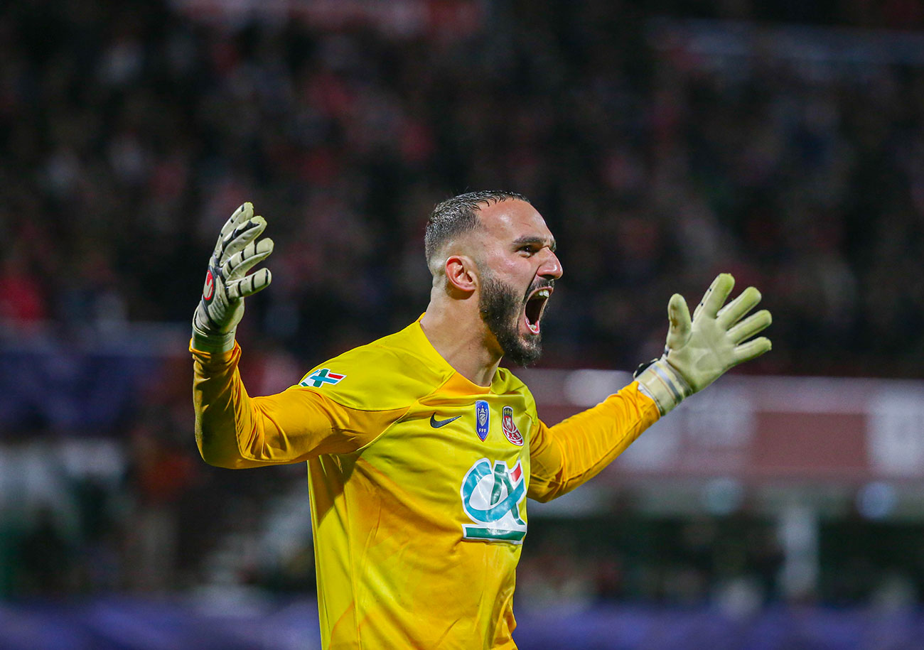 En repoussant deux tentatives monégasques, le gardien Léonard Aggoune a été le héros de la qualification du FC Rouen en quart de finale de la Coupe de France. ©Damien Deslandes