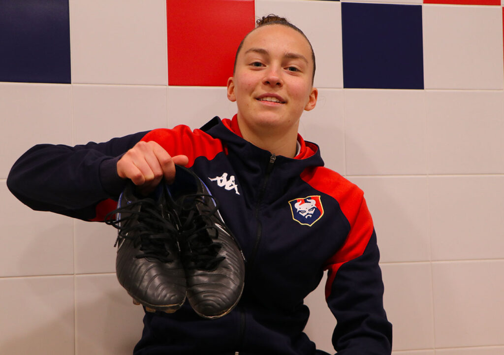 Après avoir évolué pendant 11 ans à l'ASPTT Caen, en mixité, Maïwenn Olivier dispute sous le maillot du Stade Malherbe sa première saison avec des féminines.