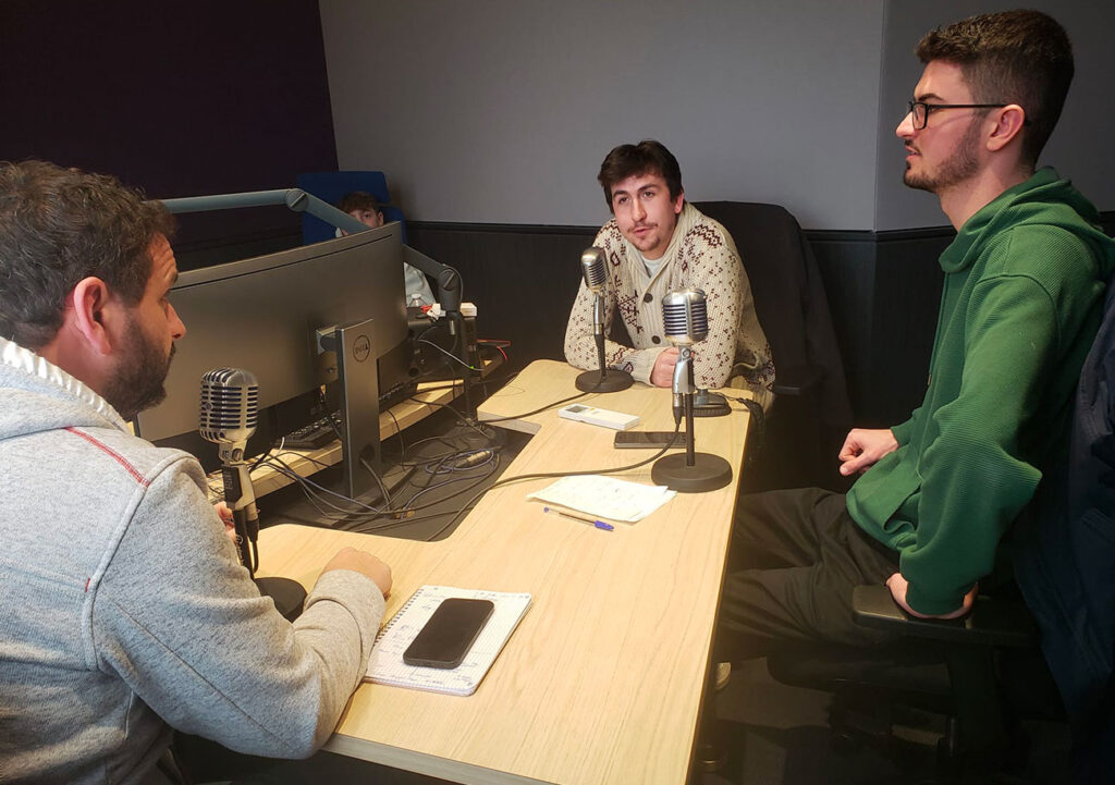 Autour de Joris Marin (Sweet FM), Valentin Pineau (Ouest France), Victor Renouf (Ouest France) et Mathieu Billeaud (Foot Normand) sont notamment revenus sur le carton plein comptable du Stade Malherbe la semaine dernière.