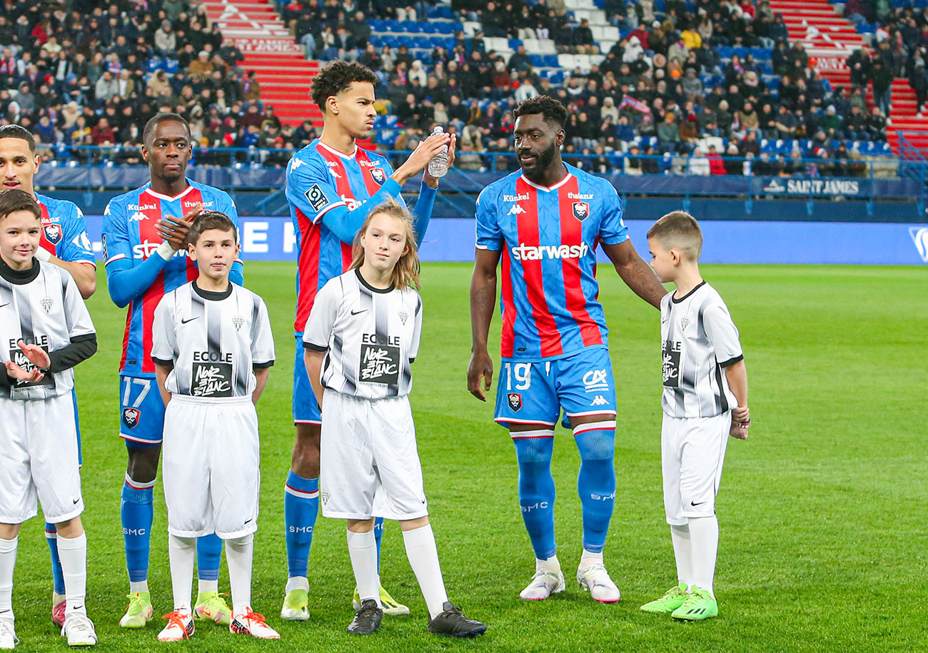 Amine Salama et Alexandre Mendy associés dans une attaque à deux têtes sous le maillot « Rouge et Bleu » ? Une idée qui ne paraît pas totalement saugrenue de l'extérieur. ©Damien Deslandes