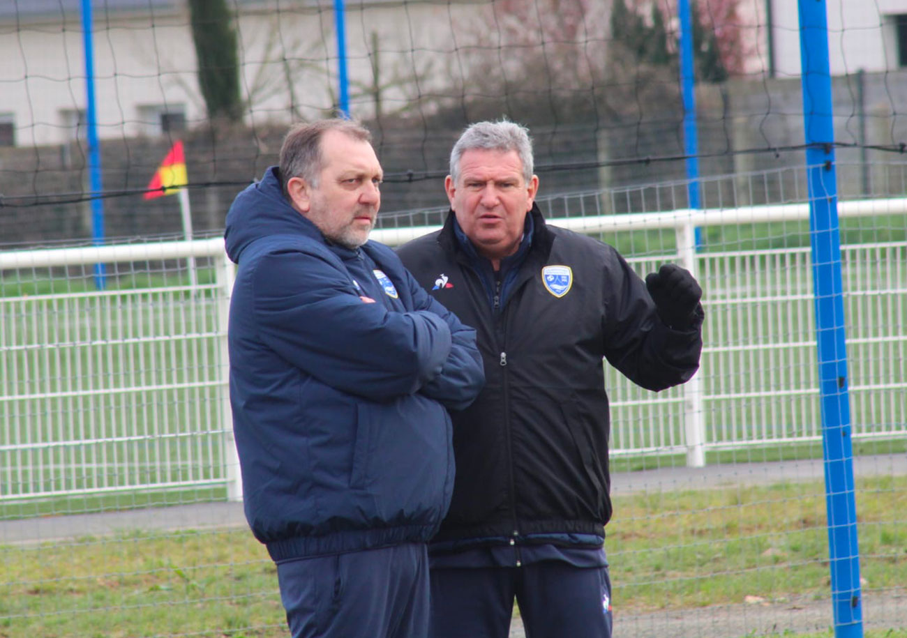 Alors que Damien Ott a été démis de ses fonctions, Xavier Gravelaine et Jacques Philip dirigeront l'US Avranches ce vendredi soir ; une expérience qui ne devrait pas excéder ce match. ©USAMSM