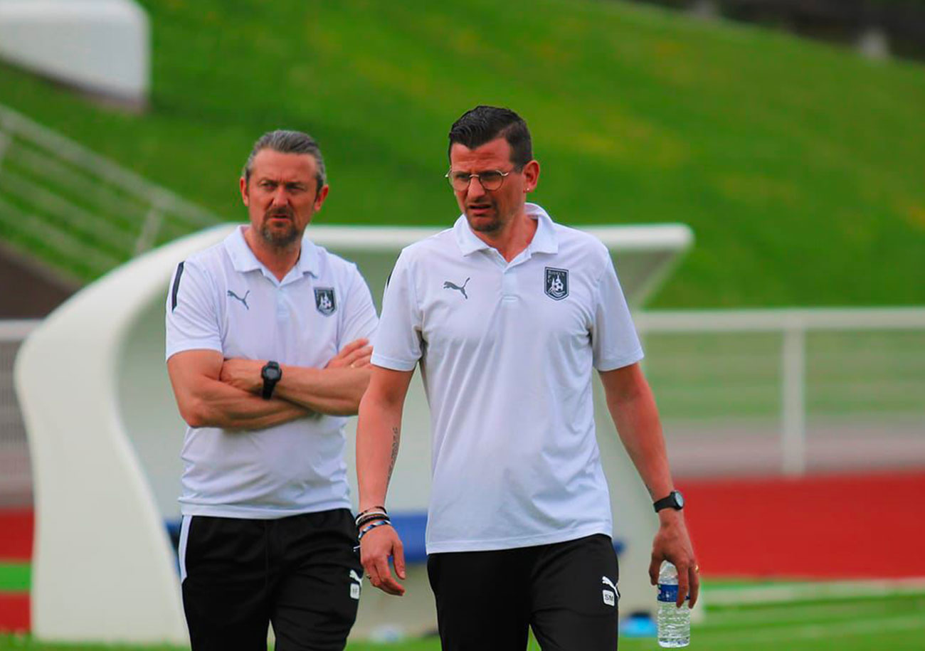 Après deux saisons à la tête du Bayeux FC, le duo Sébastien Mazure - Yann Fournier est ouvert à un nouveau challenge en R1 ou en R2. ©Pierre Eude