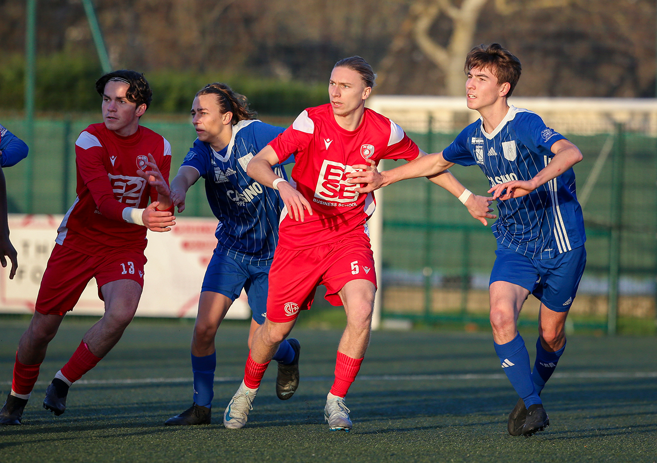 Evoluant principalement le reste de la saison en R2, avec la réserve de La Mos, Thibaud Vaillant redescend avec les U18 à chaque tour de Gambardella. ©Damien Deslandes
