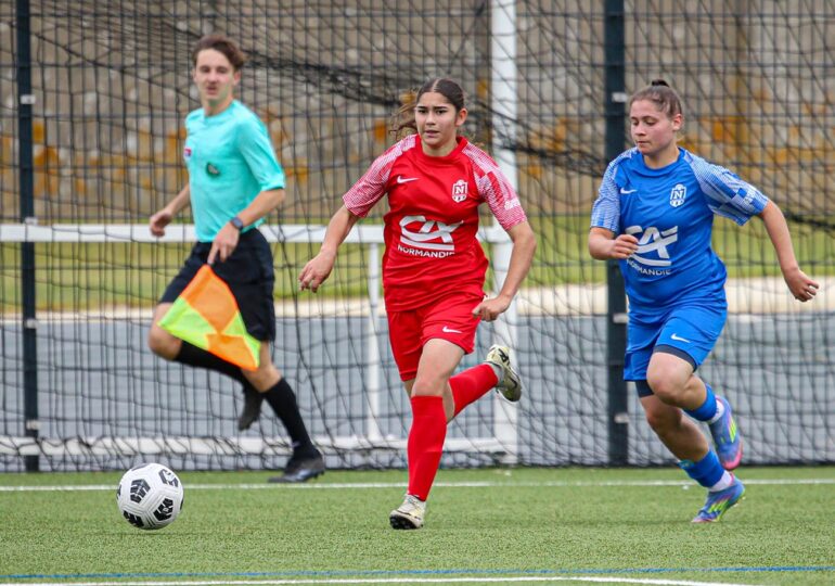 Les jeunes U16 féminines du SM Caen ont pris le meilleur sur celles du Havre AC et les empêchent des réaliser le doublé. ©Damien Deslandes