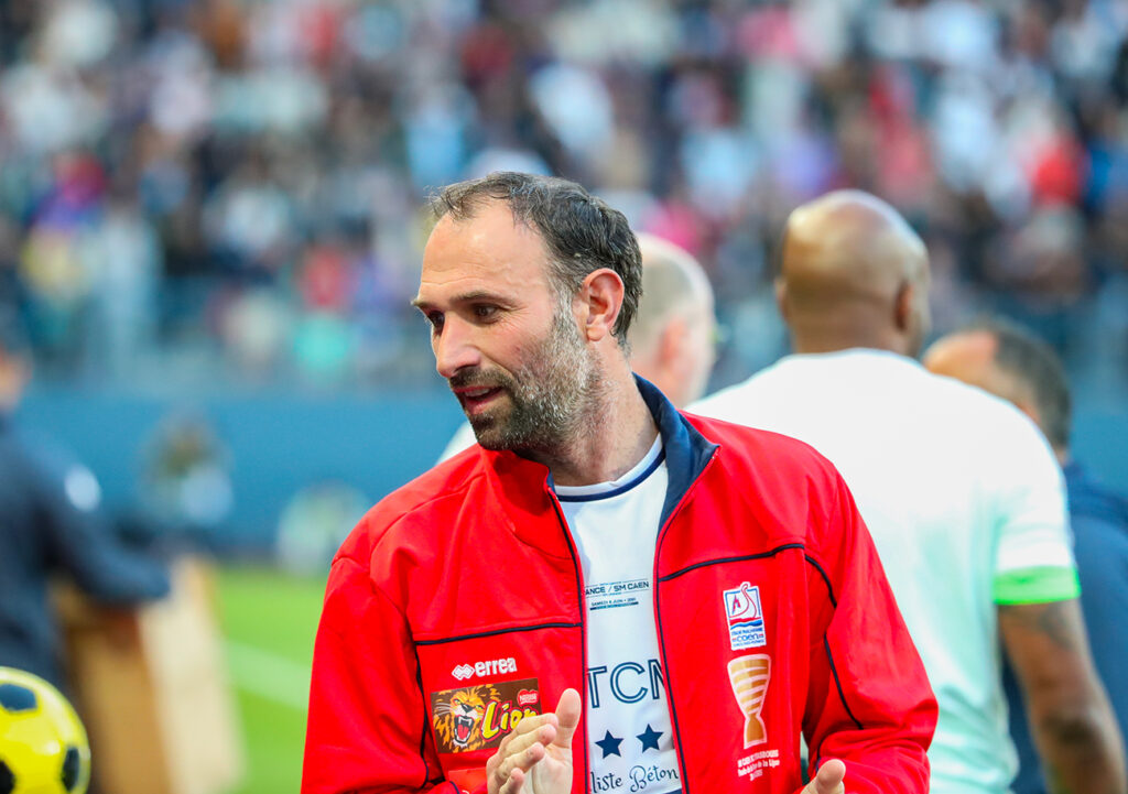 A partir du lundi 7 juillet, date de la reprise de l'entraînement à l'US Avranches, Cédric Hengbart va ouvrir un nouveau chapitre de sa jeune carrière de coach. ©Damien Deslandes