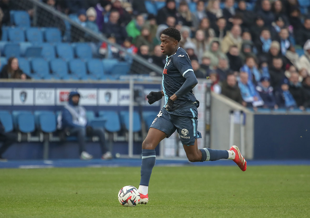 En l'absence de Junior Mwanga, Mahamadou Diawara pourrait être le complément d'Abdoulaye Touré au milieu de terrain à Strasbourg. Le joueur prêté par Lyon s'est révélé précieux depuis son arrivée cet hiver. ©Damien Delsandes