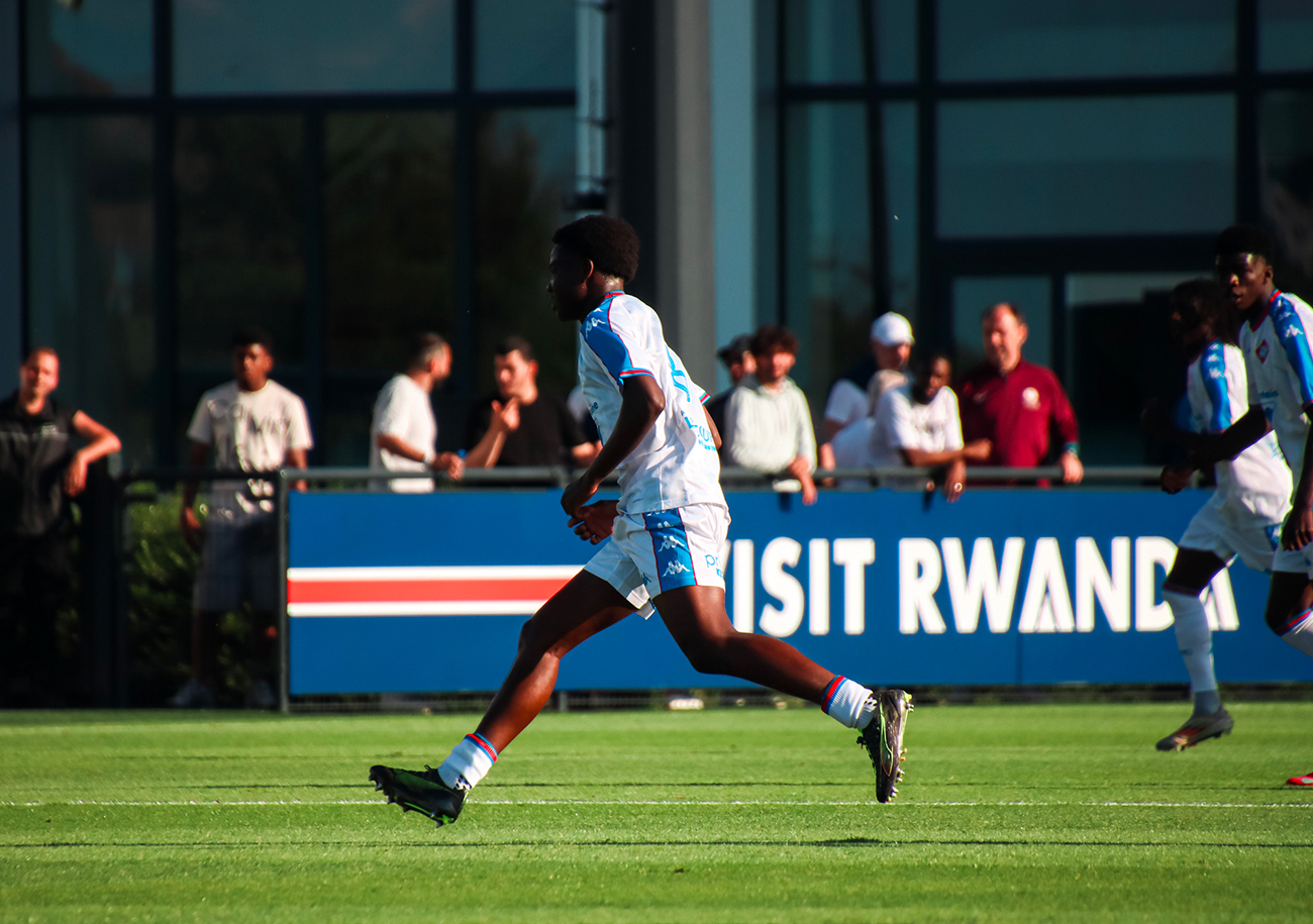 En donnant l'avantage aux siens dès le retour des vestiaires, Cluver Sambi a cru, l'espace de quelques minutes, offrir la qualification en finale au Stade Malherbe. ©Aaron Lemarchand