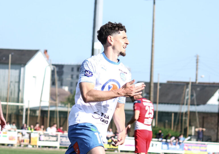Buteur sur pénalty, Sofiane Hamard a ensuite été expulsé, en même temps que le Saumurois Artur Viaud. Un paradoxe, comme la saison en deux temps de l’US Granville qui est relégué sportivement en N3. ©Lilian Osouf