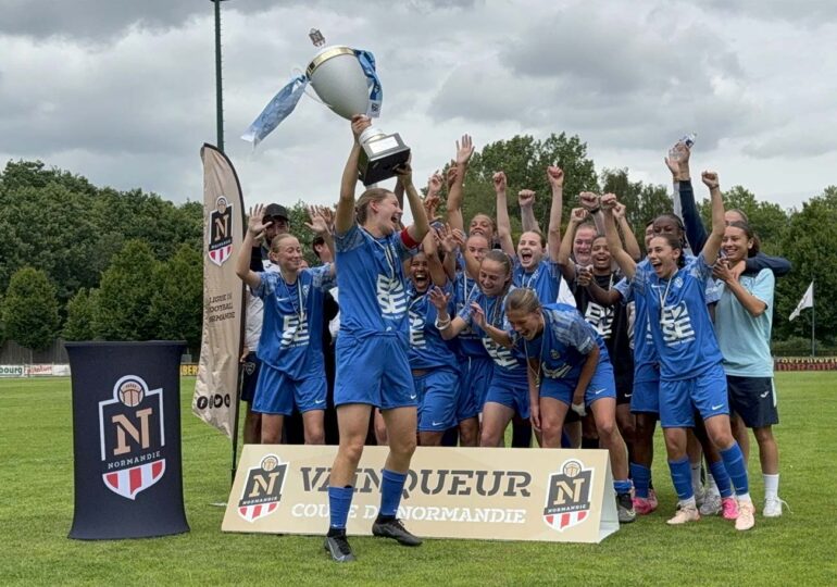Après avoir été menées puis proches d'être égalisées, les jeunes Havraises ont remporté la Coupe de Normandie en ajoutant trois buts dans les dernières minutes. © Foot Normand