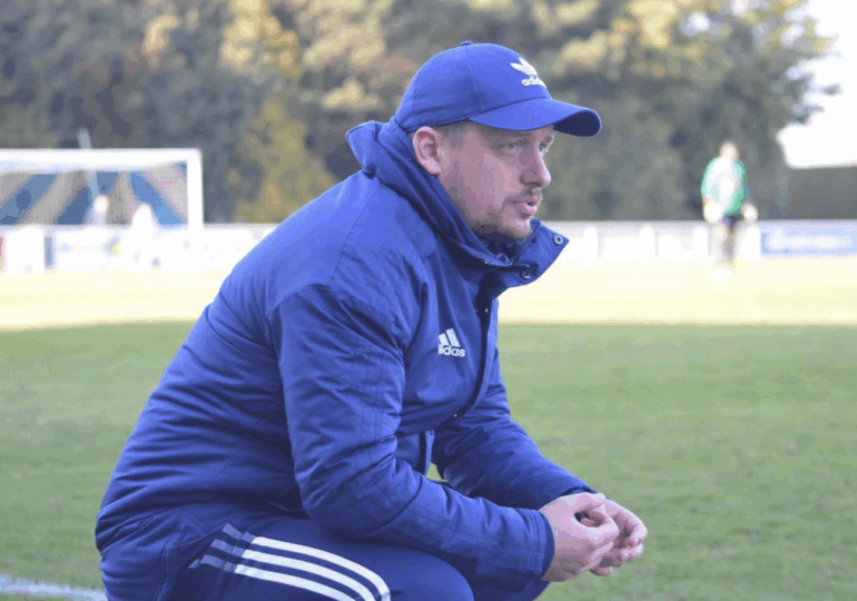 Le nouvel entraîneur de l'équipe première du FC Saint-Lô Pierre Asselin aura pour mission de bien négocier le retour du club en Régional 1. ©FCSL - Facebook