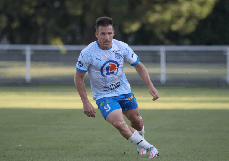 Vincent Créhin, ici en action contre le Dinan-Léhon FC en 2023-2024. ©Damien Deslandes