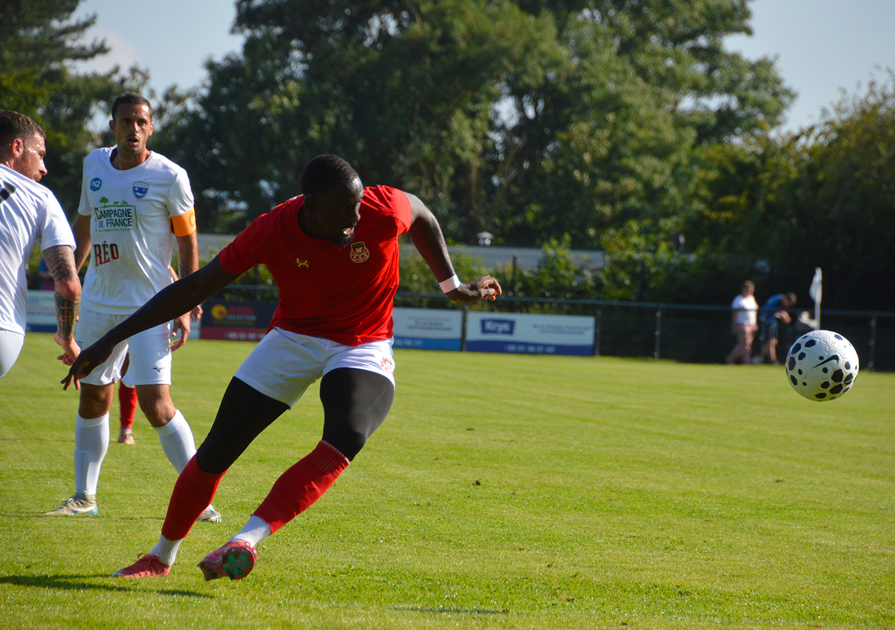 Arrivé cette semaine, en provenance des Portugais de Vizela, Amadou Ba-Sy a disputé ses premières minutes sous le maillot des « Diables Rouges ». ©Bernard Morvan / FCR