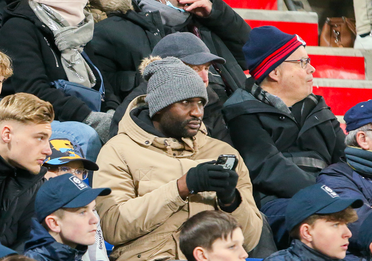 En parallèle de sa fonction d'agent de joueurs, Clevid Dikamona devient le conseiller sportif de l'US Granville. ©Damien Deslandes