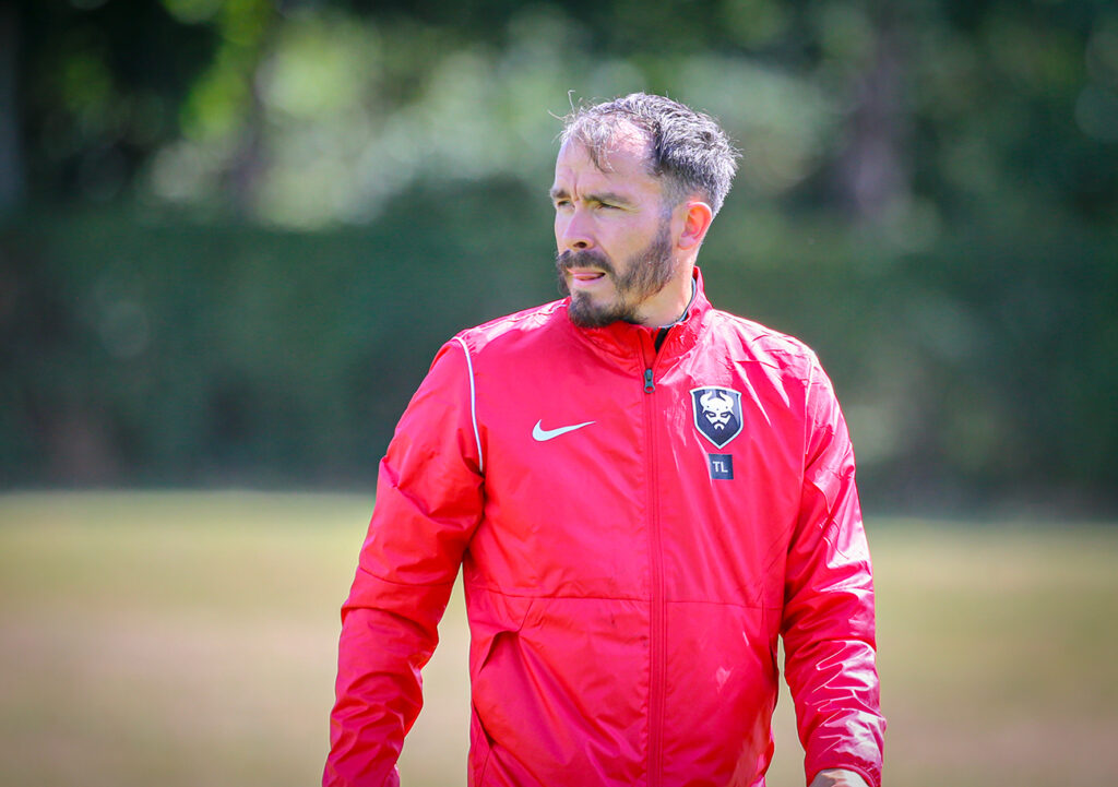 Manu Lepresle et Jean-Marc Branger non-conservés par la direction caennaise, Thomas Legrand est désormais le seul préparateur physique au sein du staff du Stade Malherbe. ©Damien Deslandes