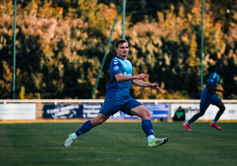 Proche des siens, Enzo Beuvain s’épanouit au FC Dieppe