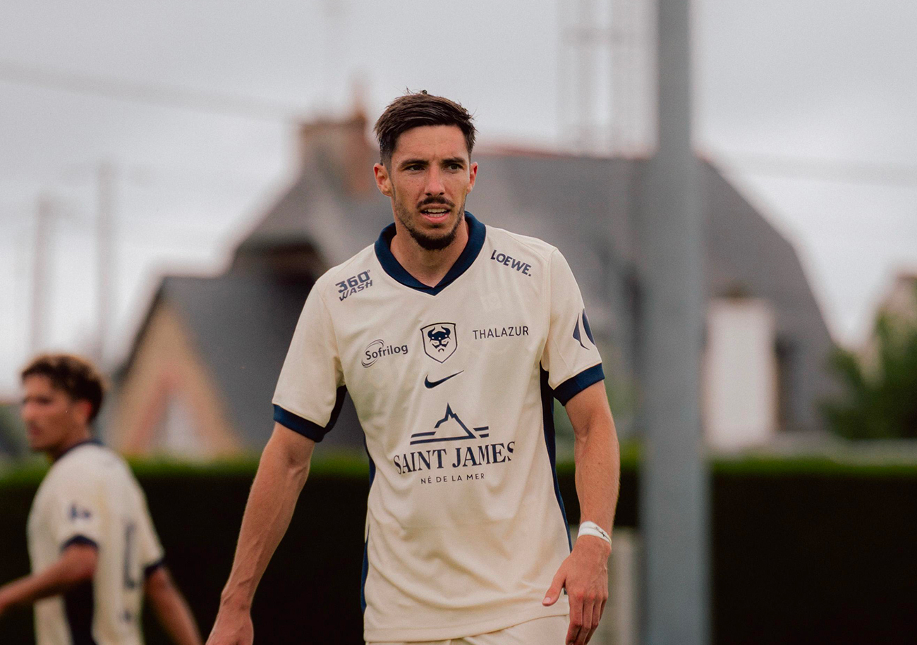 Ivann Botella possède la particularité de rester sur trois montées avec ses clubs précédents. Les supporters caennais espèrent qu'il réussira la passe de quatre. ©Théo Hamel / SM Caen
