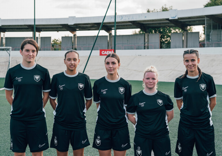 Ella Almuneau, Sovanna Guittier, Leïla Ahmed, Angéline Cappel, Erëza Sinani : cinq des sept recrues à ce jour de la section féminine du SMC avec également Dounia Baghit et Alizée Leroty. ©SM Caen