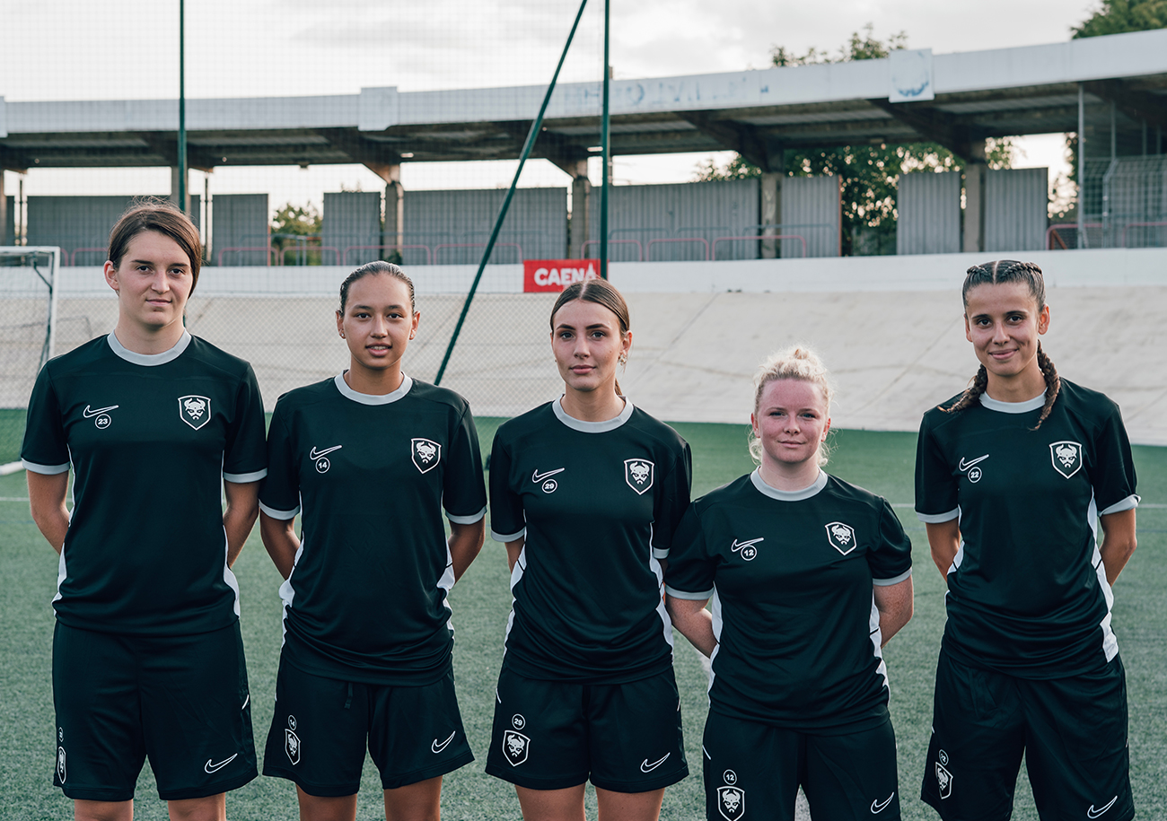 Ella Almuneau, Sovanna Guittier, Leïla Ahmed, Angéline Cappel, Erëza Sinani : cinq des sept recrues à ce jour de la section féminine du SMC avec également Dounia Baghit et Alizée Leroty. ©SM Caen