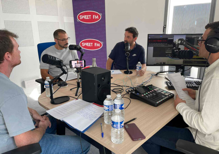 Pour le 50e numéro de Rouge et Bleu, Reda Hammache est l'invité de Joris Marin (Sweet FM), Gaëtan Briard (Ouest France) et Mathieu Billeaud (Foot Normand).