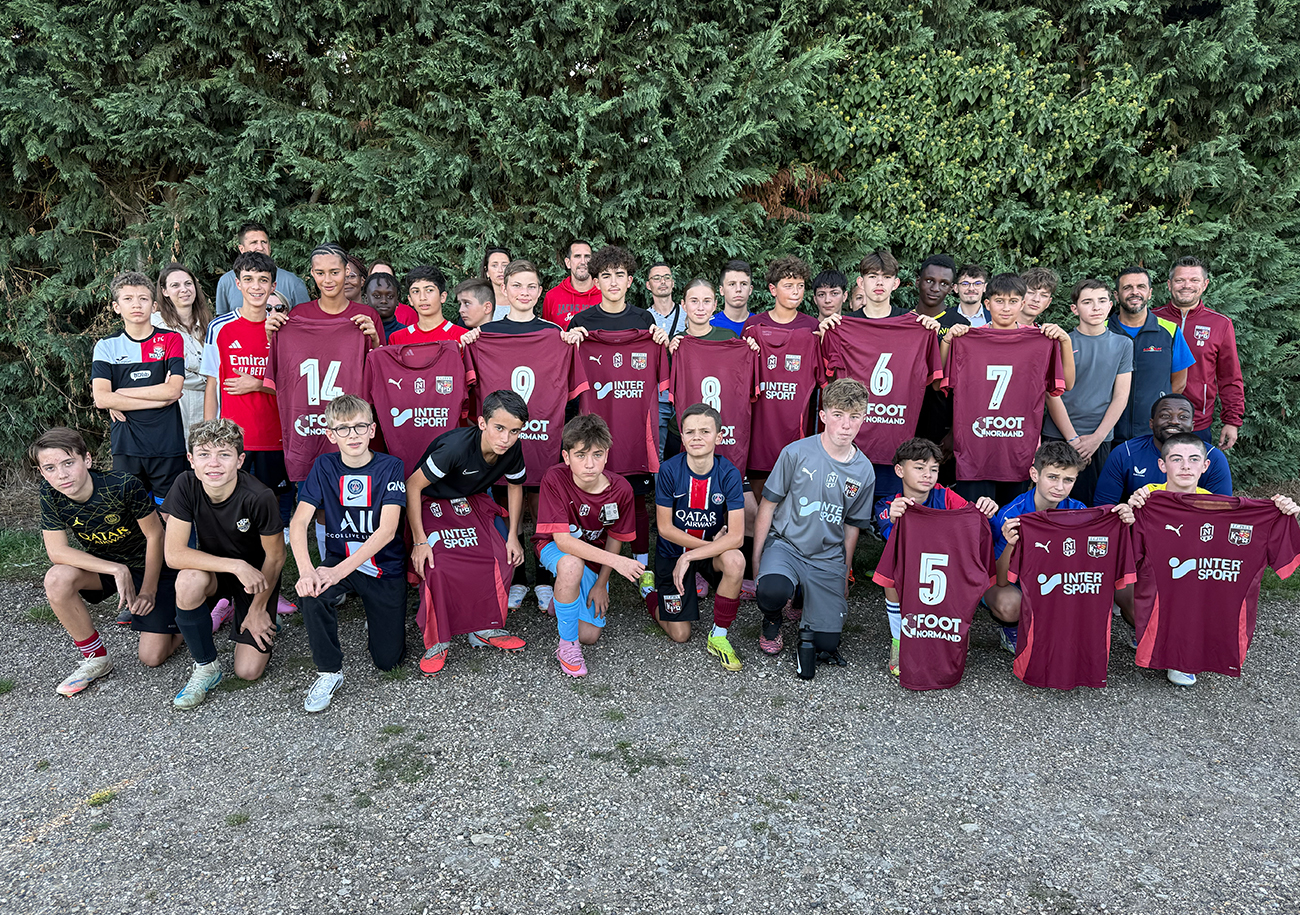 A l'occasion de cette remise de maillots, les dirigeants du FC Prey avaient confié la trentaine de joueurs de la catégorie U15 ainsi que leurs parents.
