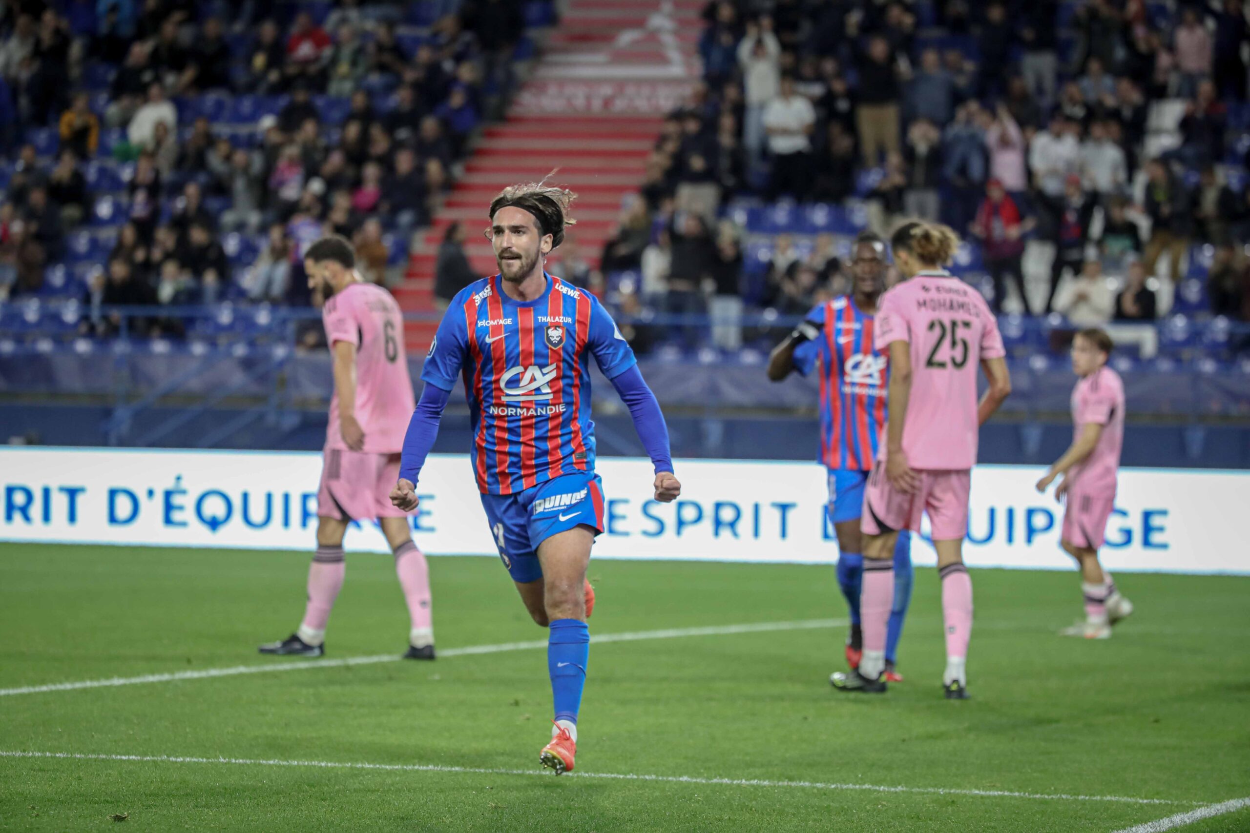 Grâce notamment à l'ouverture du score de Lorenzo Rajot, son premier but cette saison, le SMC a renoué avec le succès à d'Ornano. Il attendait cette victoire à domicile depuis le 8 août ! ©Damien Deslandes