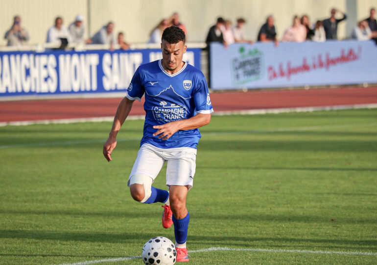 Anas Lamrabette a ouvert le score d’entrée de jeu face au FC Chauray, mais l’US Avranches a dû attendre une deuxième période renversante avant de l’emporter définitivement. ©Damien Deslandes (Archives)