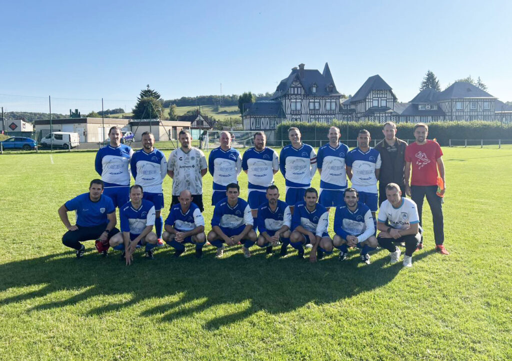 Créée cette saison pour éviter que le club ne continue d’être pénalisé par son absence, la réserve de l’ES Aumale bénéficiera du jeu de maillots remporté lors de notre jeu-concours du mois de septembre. ©ES Aumale