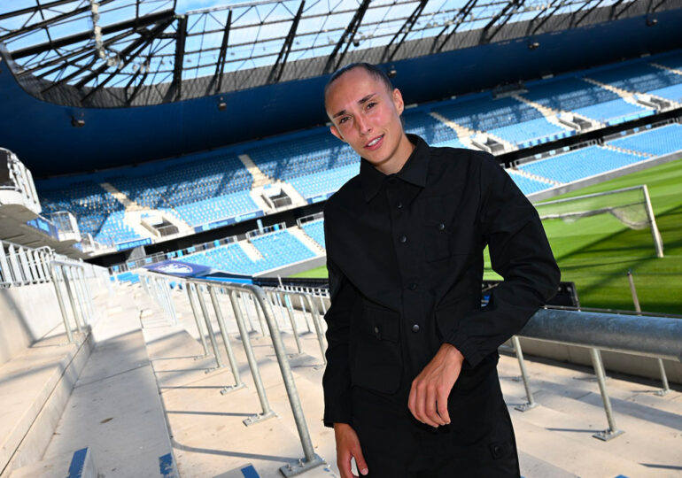 Maïté Boucly prend la pose dans les travées du Stade Océane, son nouveau jardin depuis cette saison. ©Emmanuel Lelaidier
