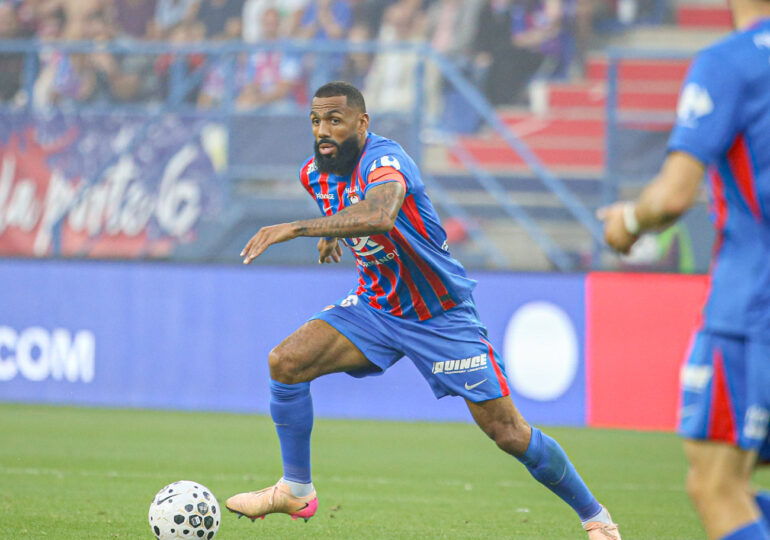 Avec son expérience, Yann Mvila estime que son équipe doit faire mieux dans les intentions collectives. D’autant plus qu’il se sent plus ciblé en National qu’en Ligue 2, ce qui l’empêcherait de « jouer son jeu ». © Damien Deslandes