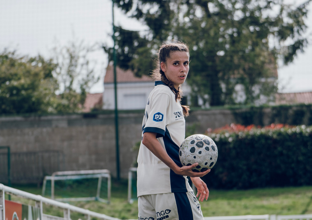 Erëza Sinani sous ses nouvelles couleurs du Stade Malherbe, un club qu'elle a rejoint cet été en provenance du FC Rouen. ©Antonin Cathrine / SM Caen