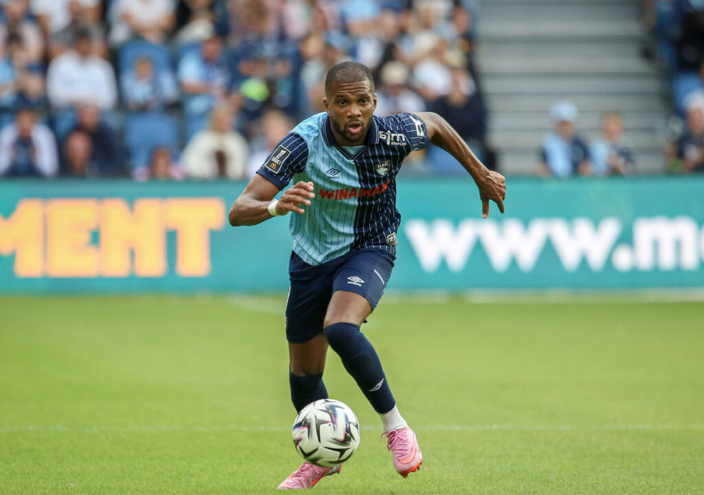 À l’image de Loïc Négo, 13e meilleur intercepteur de Ligue 1, la défense du HAC est bien plus proactive cette saison, à la demande de Didier Digard. "Il ne laisse rien au hasard," précise même l’international hongrois. ©Damien Deslandes