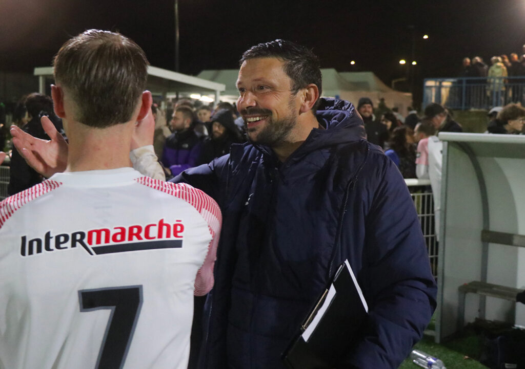 Sébastien Gruel peut avoir le sourire. Dix ans près, le coach yvetotais va connaître de nouveau les joies d'un 8e tour de la Coupe de France, avec son club de toujours.
