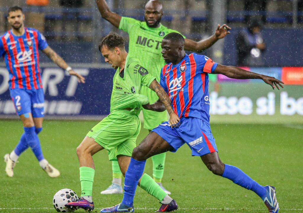 Malgré un jeu porté vers l’avant, notamment par la volonté et la puissance de Didi Gaucho, le Stade Malherbe n’a jamais trouvé la faille face au Paris 13 Atletico. ©Damien Deslandes