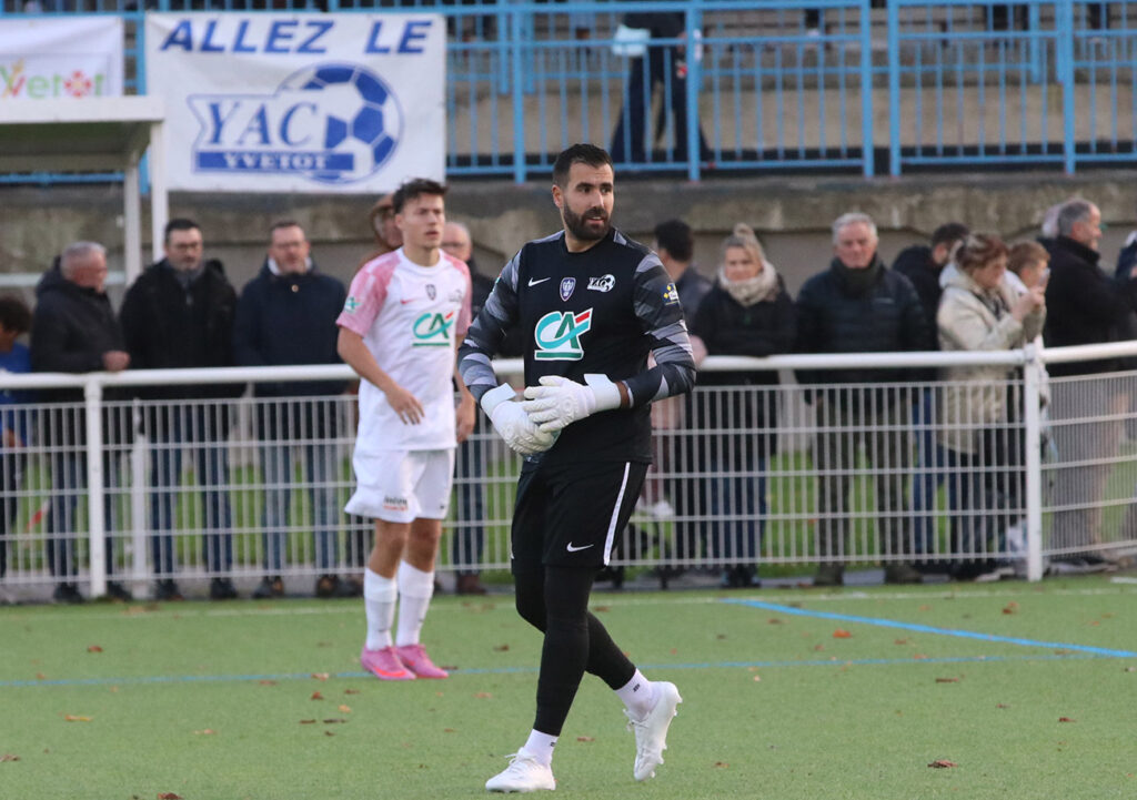 Blessé à un poignet en début de saison et absent lors des trois premiers matchs de la Coupe de France de l’Yvetot AC, Lorris Bruneau a retrouvé sa place dans les cages. ©Yvetot AC