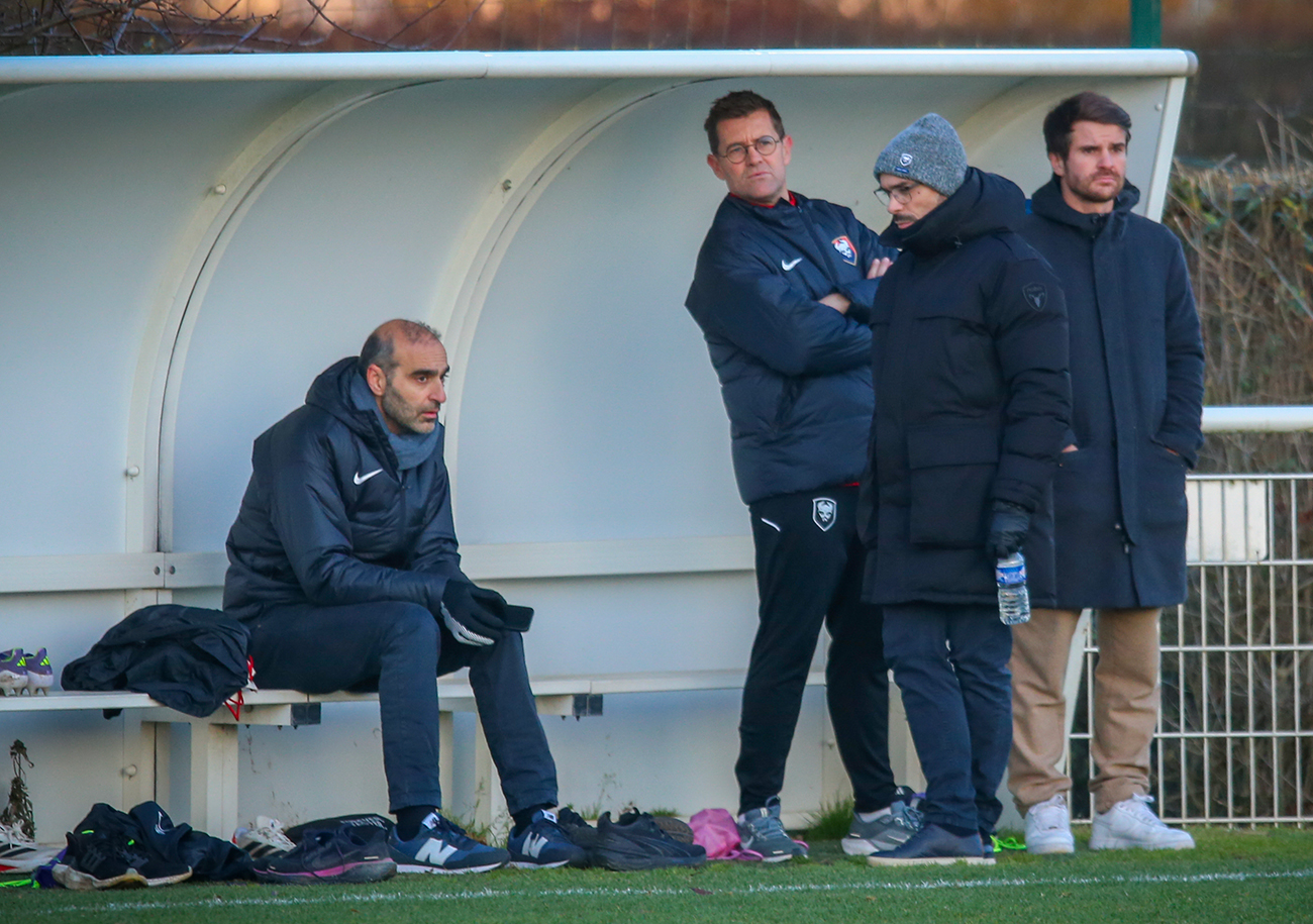 Le président Ziad Hammoud, le responsable du recrutement Gaël Clichy et le directeur général Josselin Flamand vont donc connaître un cinquième entraîneur depuis qu'ils sont aux commandes du SMC. ©Damien Deslandes