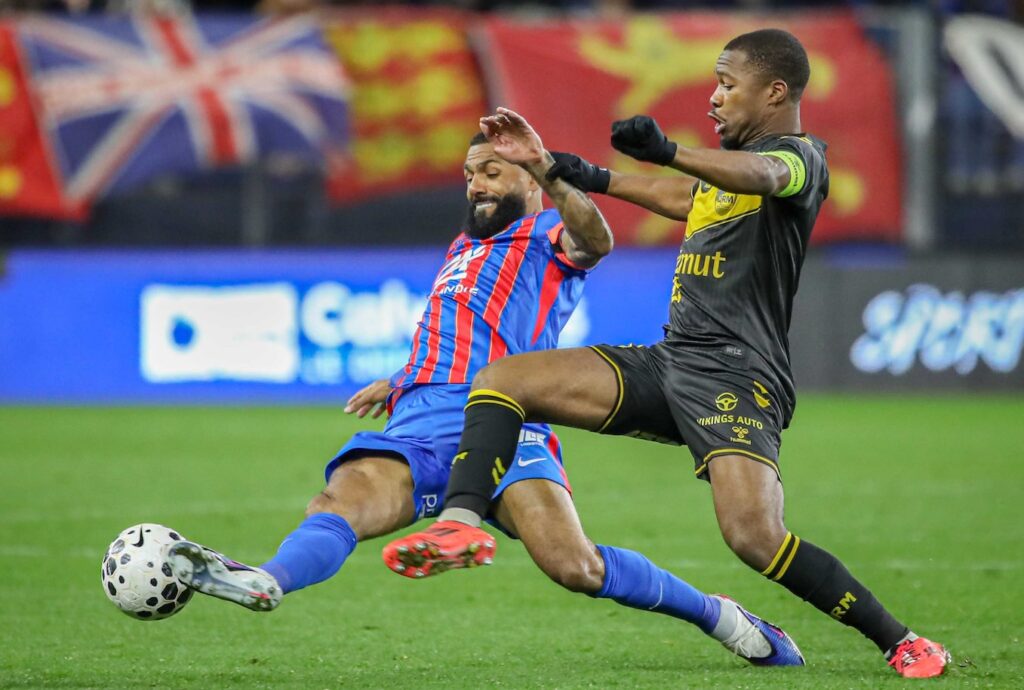 Il y a eu des duels, une expulsion et quelques occasions de marquer des deux côtés, mais ni le SMC, ni QRM n’a réussi à prendre le dessus. ©Damien Deslandes