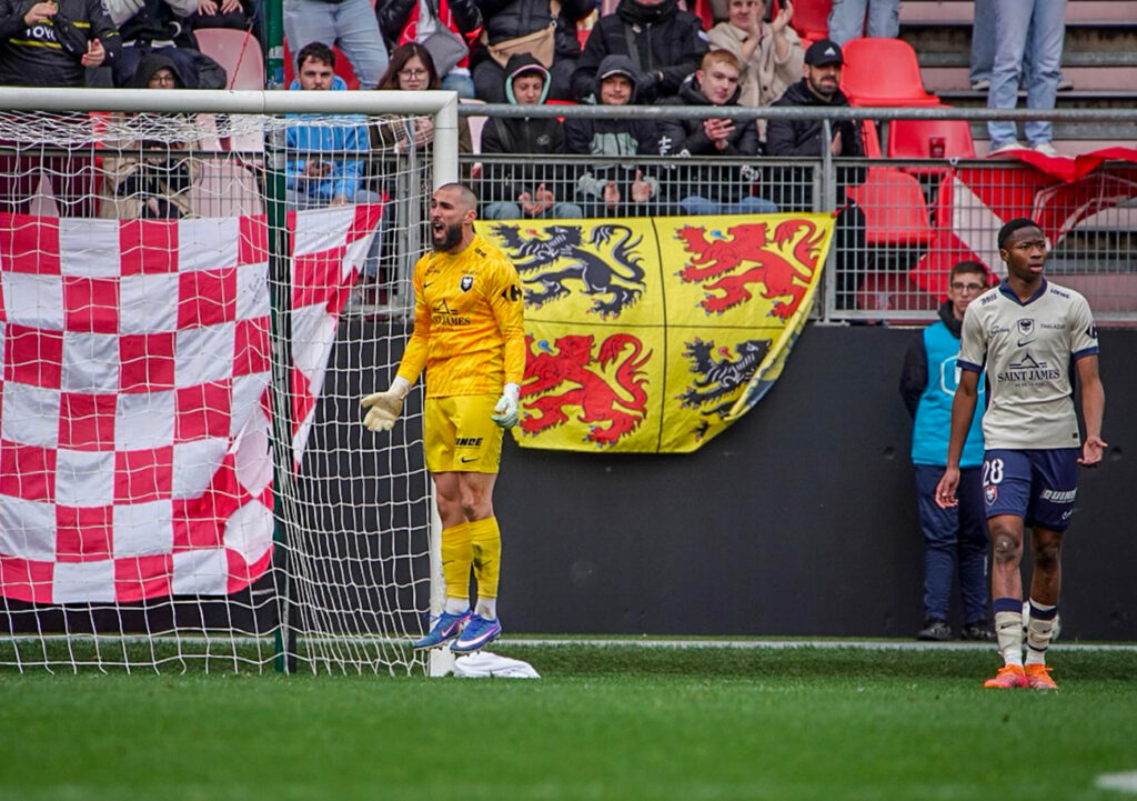 Toute la colère et l'incompréhension du Stade Malherbe se lit dans les attitudes d'Anthony Mandrea et de Souleymane Sagnan. ©Romain Bouillon